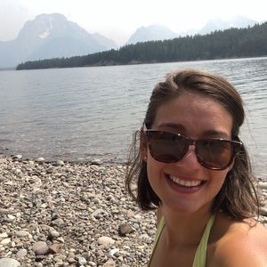 Meet your Posher, Alejandra